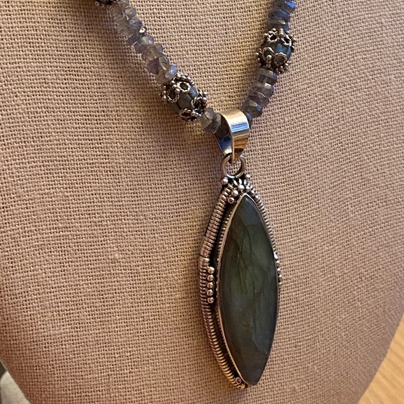 Intricate Labradorite Pendant 925 Silver Necklace - Picture 6 of 16